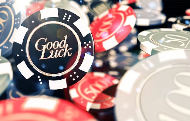 Bonus round activation in Jewels of Prosperity with free spins and multiplier display